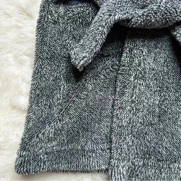 Canadiana Bathrobe Tie  Waist Hooded Charcoal Grey Size 3T - Picture 5 of 16